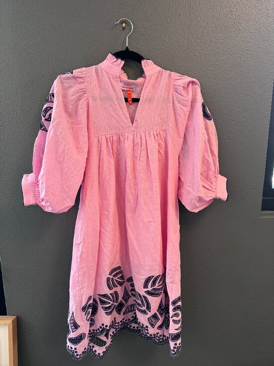 Never A Wallflower Dresses & Skirts - Never a Wallflower - Pink & Navy Midi Dress XS
